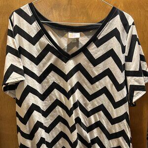 LuLaRoe V Neck Womens T Shirt Black/White‎ Chevron Print Size 2XL